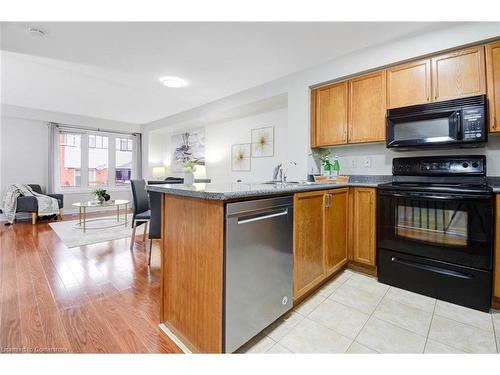 5050 Intrepid Drive, Mississauga, ON - Indoor Photo Showing Kitchen