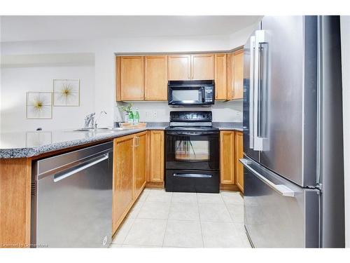 5050 Intrepid Drive, Mississauga, ON - Indoor Photo Showing Kitchen With Double Sink