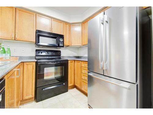 5050 Intrepid Drive, Mississauga, ON - Indoor Photo Showing Kitchen