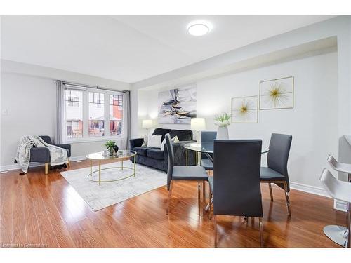 5050 Intrepid Drive, Mississauga, ON - Indoor Photo Showing Living Room