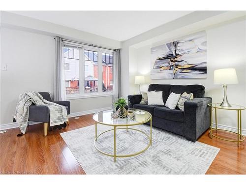 5050 Intrepid Drive, Mississauga, ON - Indoor Photo Showing Living Room