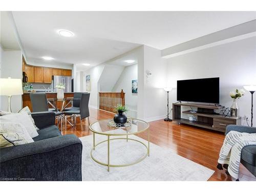 5050 Intrepid Drive, Mississauga, ON - Indoor Photo Showing Living Room