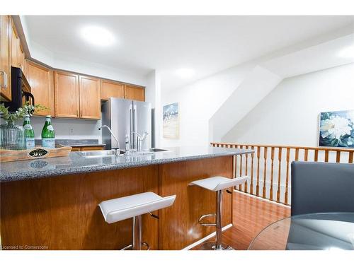 5050 Intrepid Drive, Mississauga, ON - Indoor Photo Showing Kitchen With Double Sink