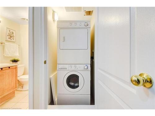 6-5050 Intrepid Drive, Mississauga, ON - Indoor Photo Showing Laundry Room