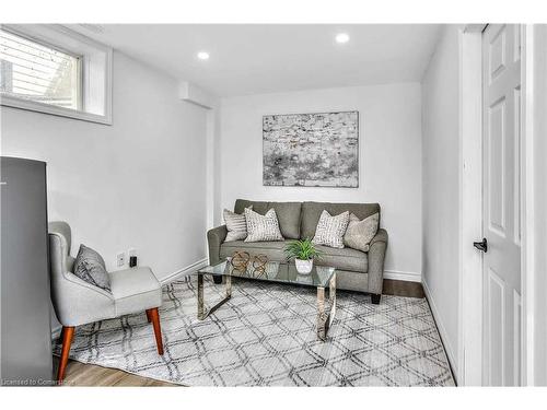 Lower-608 Woolgrass Avenue, Waterloo, ON - Indoor Photo Showing Living Room