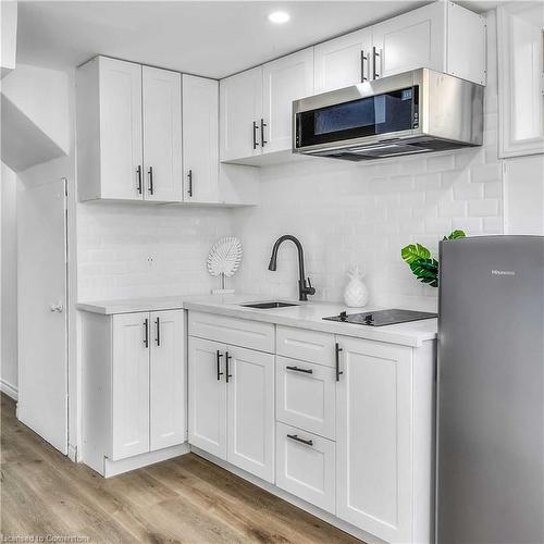 Lower-608 Woolgrass Avenue, Waterloo, ON - Indoor Photo Showing Kitchen