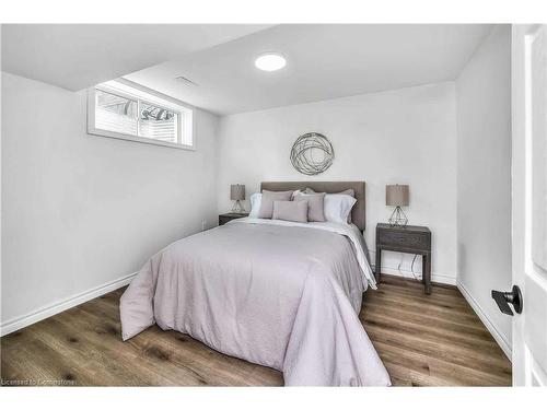 Lower-608 Woolgrass Avenue, Waterloo, ON - Indoor Photo Showing Bedroom