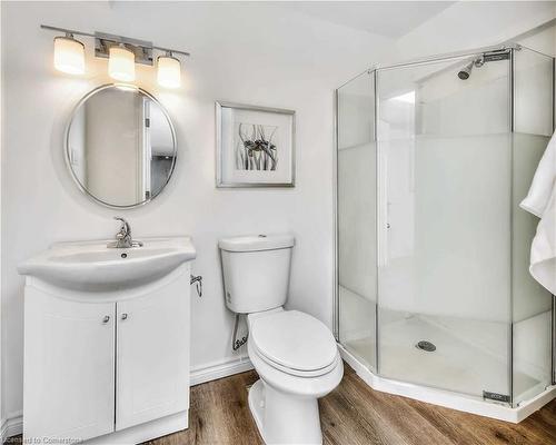 Lower-608 Woolgrass Avenue, Waterloo, ON - Indoor Photo Showing Bathroom