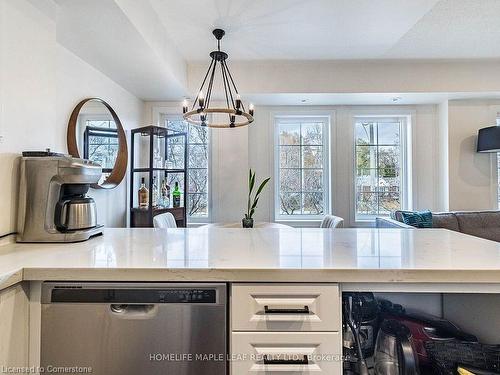 14-93 The Queensway Way, Toronto, ON - Indoor Photo Showing Kitchen