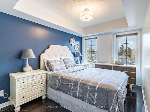 14-93 The Queensway Way, Toronto, ON - Indoor Photo Showing Bedroom