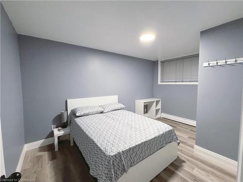 1-281 Lorne Avenue, Kitchener, ON - Indoor Photo Showing Bedroom