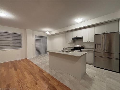 92 Varsity Drive, Welland, ON - Indoor Photo Showing Kitchen With Double Sink