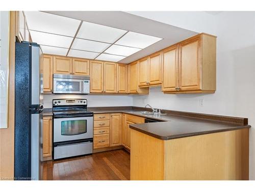 311-310 Mill Street, Peel, ON - Indoor Photo Showing Kitchen