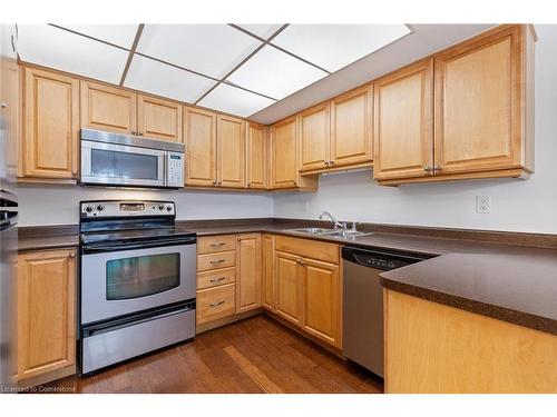 311-310 Mill Street, Peel, ON - Indoor Photo Showing Kitchen With Double Sink