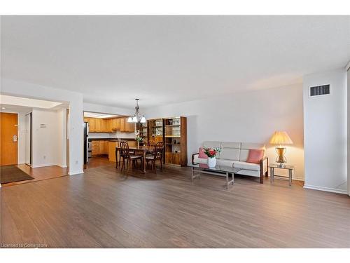 311-310 Mill Street, Peel, ON - Indoor Photo Showing Living Room