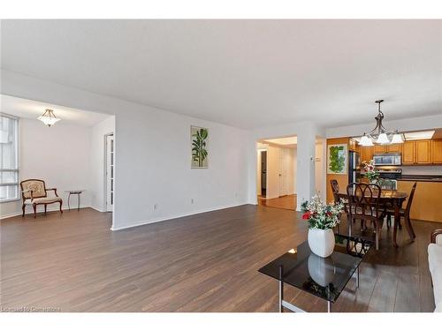 311-310 Mill Street, Peel, ON - Indoor Photo Showing Living Room