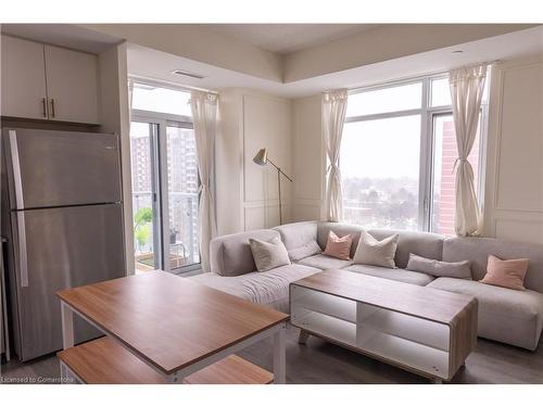 907-3220 Sheppard Avenue, Toronto, ON - Indoor Photo Showing Living Room