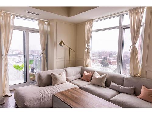 907-3220 Sheppard Avenue, Toronto, ON - Indoor Photo Showing Living Room