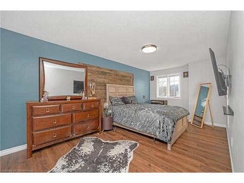 25 Westvillage Drive, Hamilton, ON - Indoor Photo Showing Bedroom