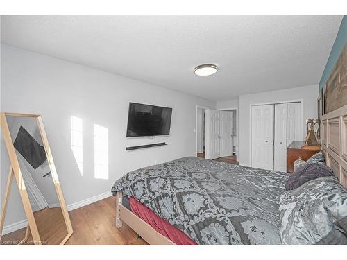 25 Westvillage Drive, Hamilton, ON - Indoor Photo Showing Bedroom