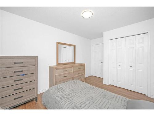 25 Westvillage Drive, Hamilton, ON - Indoor Photo Showing Bedroom