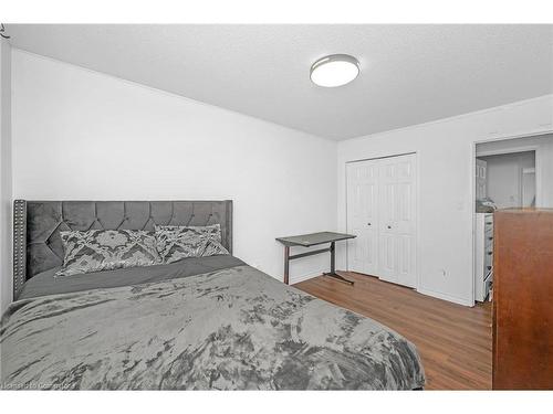 25 Westvillage Drive, Hamilton, ON - Indoor Photo Showing Bedroom