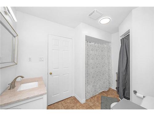 25 Westvillage Drive, Hamilton, ON - Indoor Photo Showing Bathroom