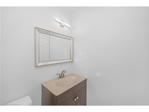 25 Westvillage Drive, Hamilton, ON - Indoor Photo Showing Bathroom