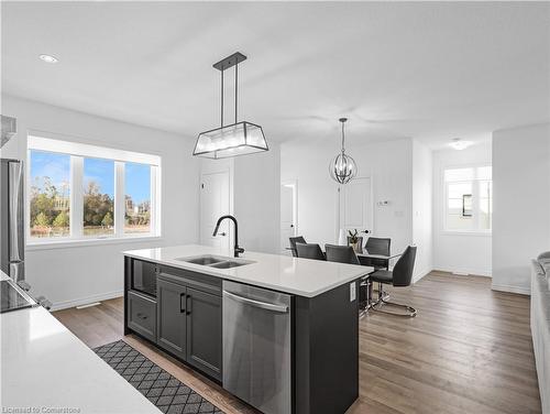 341 Callaway Road, London, ON - Indoor Photo Showing Kitchen With Double Sink