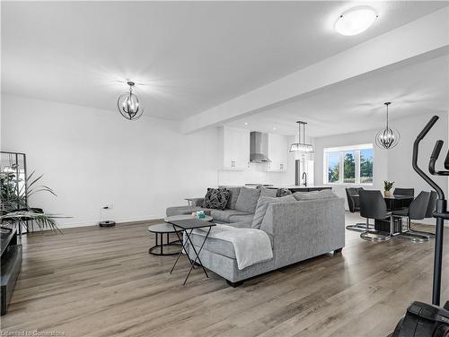 341 Callaway Road, London, ON - Indoor Photo Showing Living Room