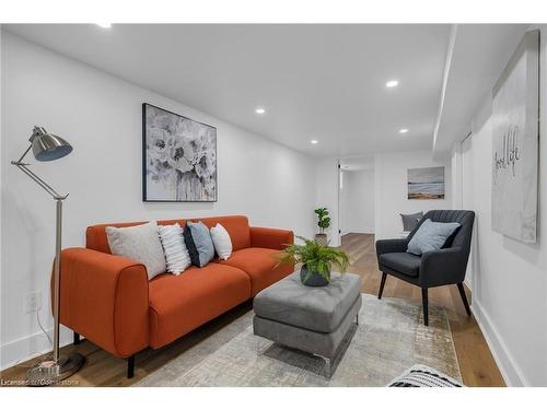 1861 Main Street E, Hamilton, ON - Indoor Photo Showing Living Room