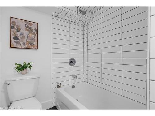 1861 Main Street E, Hamilton, ON - Indoor Photo Showing Bathroom