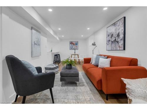 1861 Main Street E, Hamilton, ON - Indoor Photo Showing Living Room