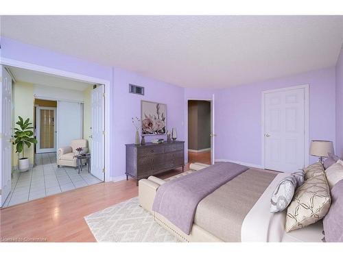 308-305 Webb Drive, Mississauga, ON - Indoor Photo Showing Bedroom