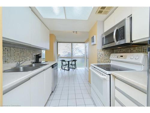 308-305 Webb Drive, Mississauga, ON - Indoor Photo Showing Kitchen With Double Sink