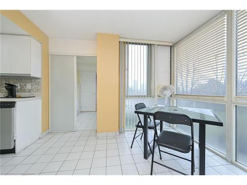 308-305 Webb Drive, Mississauga, ON - Indoor Photo Showing Other Room