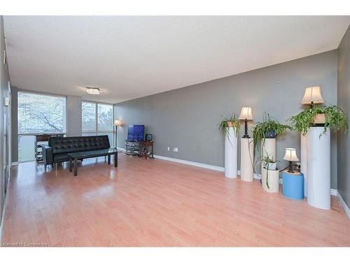 308-305 Webb Drive, Mississauga, ON - Indoor