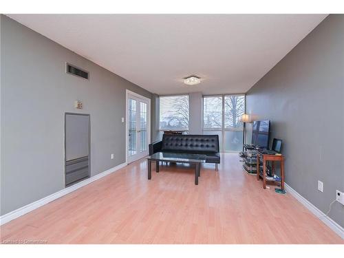 308-305 Webb Drive, Mississauga, ON - Indoor