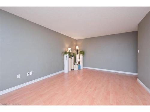 308-305 Webb Drive, Mississauga, ON - Indoor Photo Showing Other Room