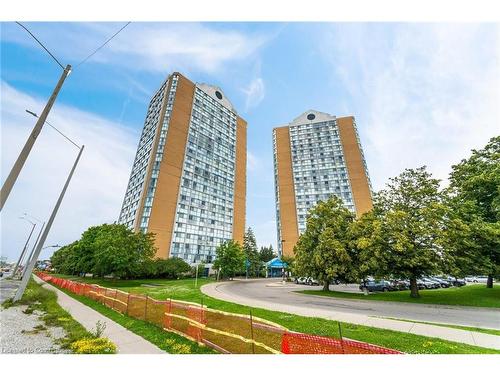 501-25 Trailwood Drive, Mississauga, ON - Outdoor With Facade