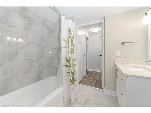 501-25 Trailwood Drive, Mississauga, ON - Indoor Photo Showing Bathroom