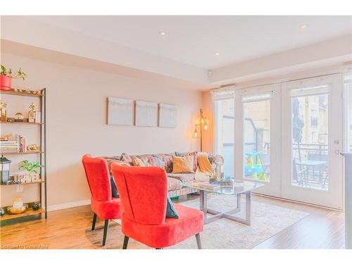 4-60 Fairwood Circle, Brampton, ON - Indoor Photo Showing Living Room