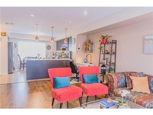 4-60 Fairwood Circle, Brampton, ON - Indoor Photo Showing Living Room