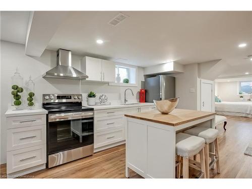 3451 Ashcroft Crescent, Mississauga, ON - Indoor Photo Showing Kitchen