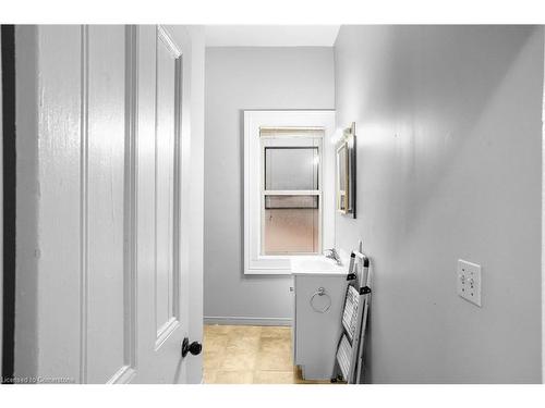 5 Marlborough Street, Brantford, ON - Indoor Photo Showing Laundry Room