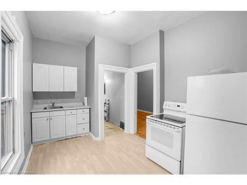 5 Marlborough Street, Brantford, ON - Indoor Photo Showing Kitchen