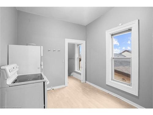 5 Marlborough Street, Brantford, ON - Indoor Photo Showing Laundry Room