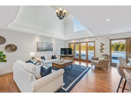 5359 8Th Line, Erin, ON - Indoor Photo Showing Living Room