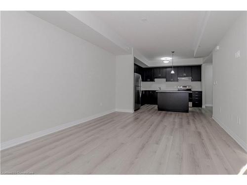 40-142 Foamflower Place, Waterloo, ON - Indoor Photo Showing Kitchen