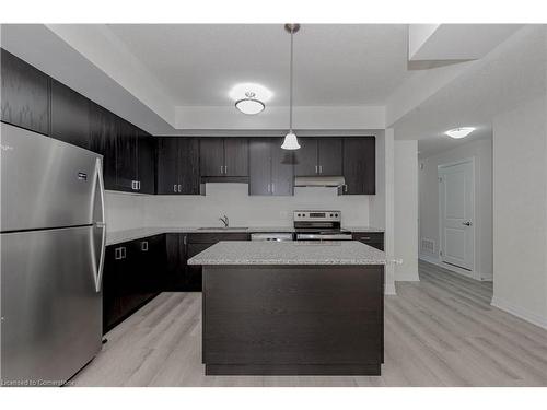 40-142 Foamflower Place, Waterloo, ON - Indoor Photo Showing Kitchen With Upgraded Kitchen